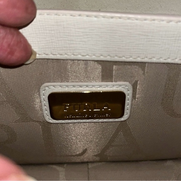 Furla Metroplosi Mini Crossbody Bag White, Goldtone latch and Chain No Callouts - Picture 3 of 12